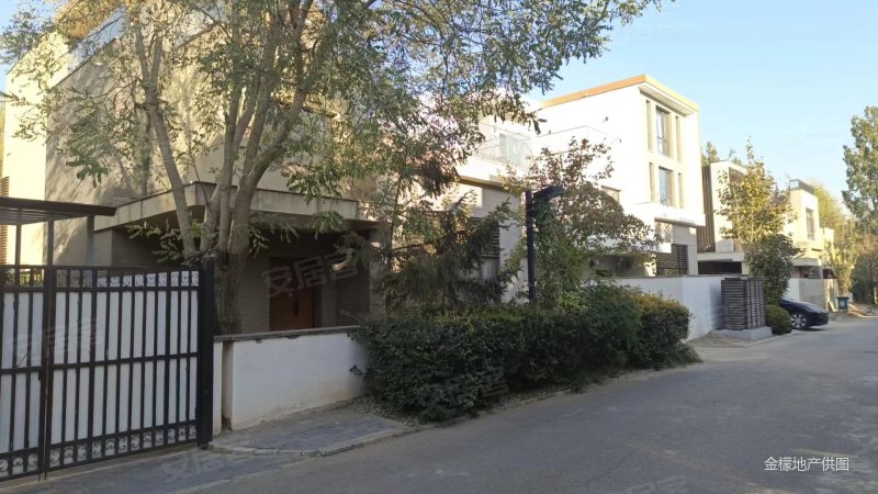 富力湾独栋别墅 边户300平大   自住精装修采光好价格可谈