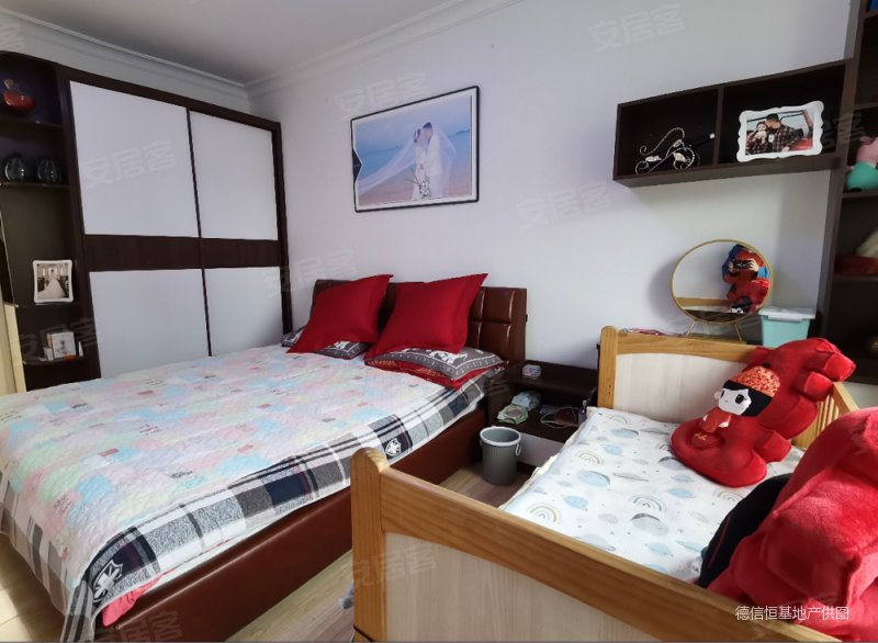 白领公寓婚房 精装修电梯格局好 交通购物方便随时看房子