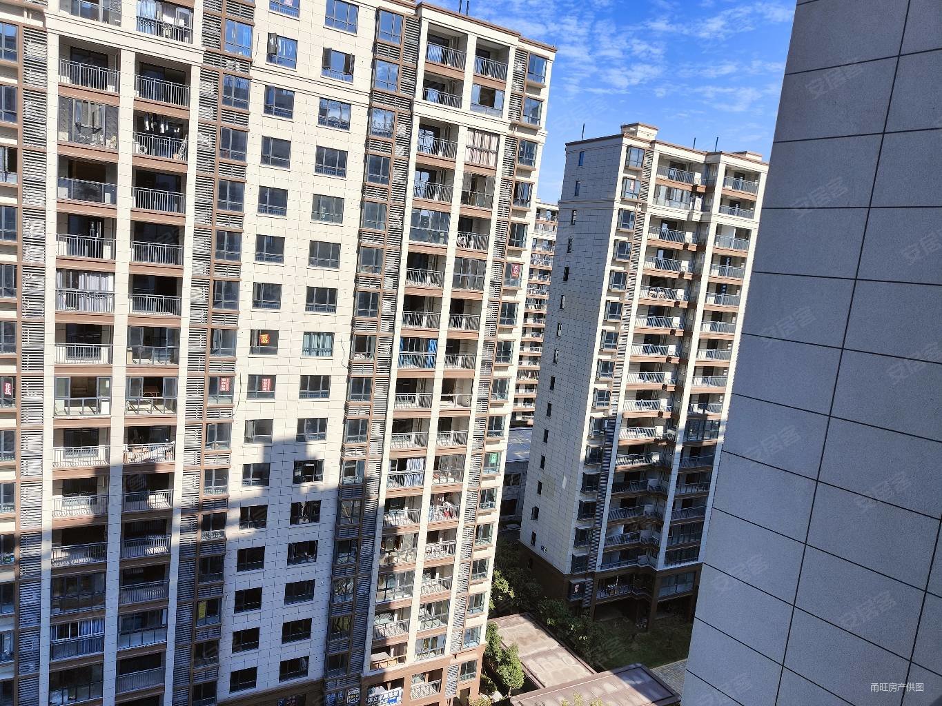 裕和佳苑全新毛坯看房方便有钥匙房东急售