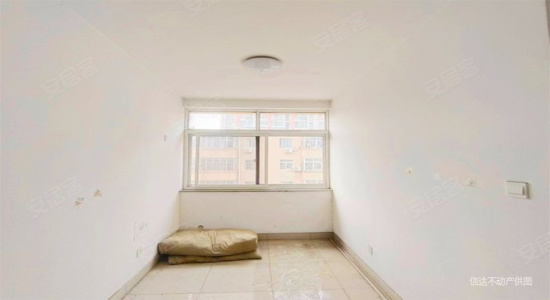 新出 龙山小区 8年房龄 地暖 中间楼层 单价4600