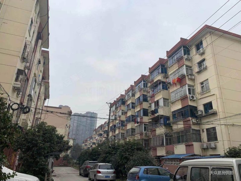 黄巷菜场地铁口,五河新村2房,楼层好出脚方便,南北通透随时看