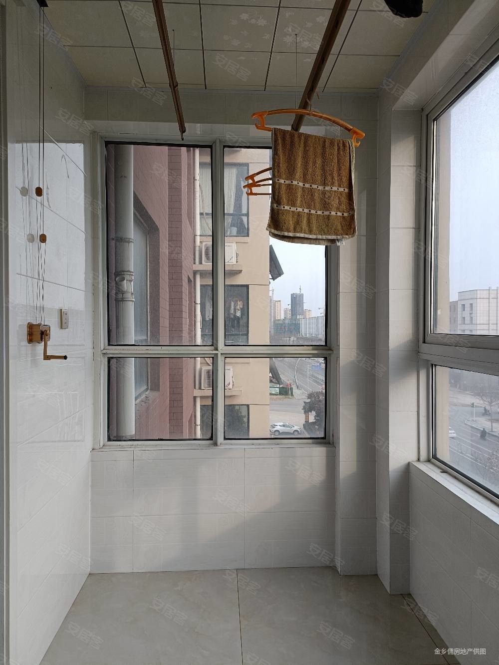 急售西城区精装房金城国际电梯5楼3室2厅急售一口价