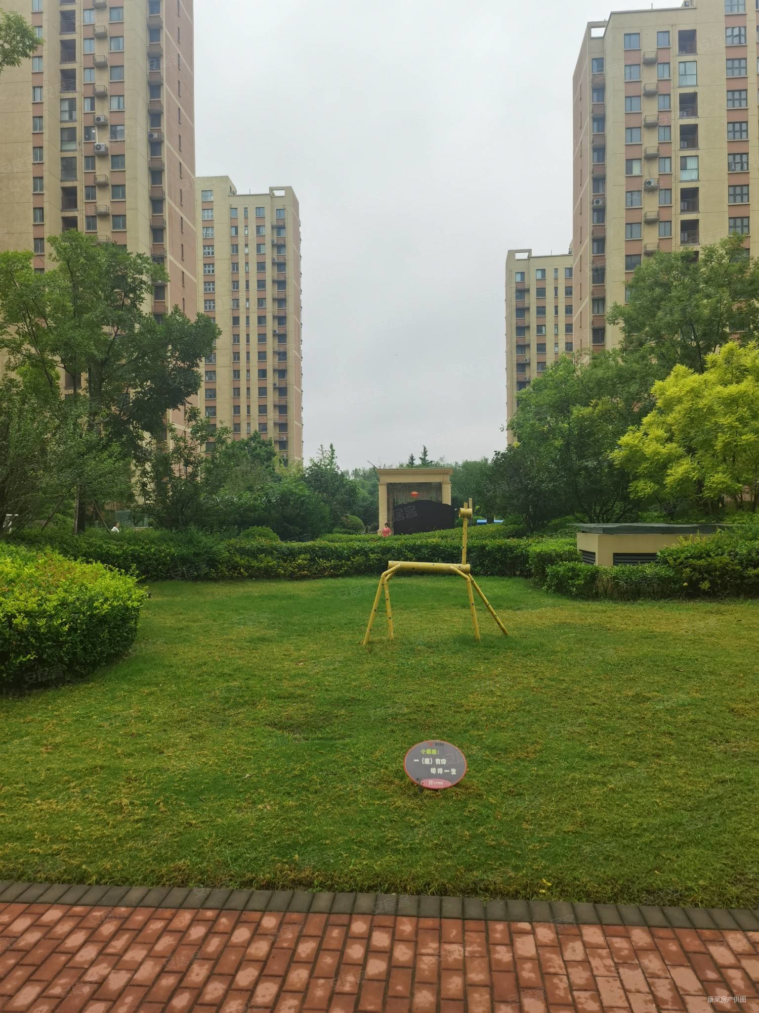 翰林雅苑两室两厅带储藏室地下室中间楼层