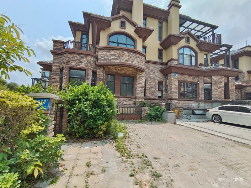 御城花园(别墅)5室2厅4卫291㎡南750万