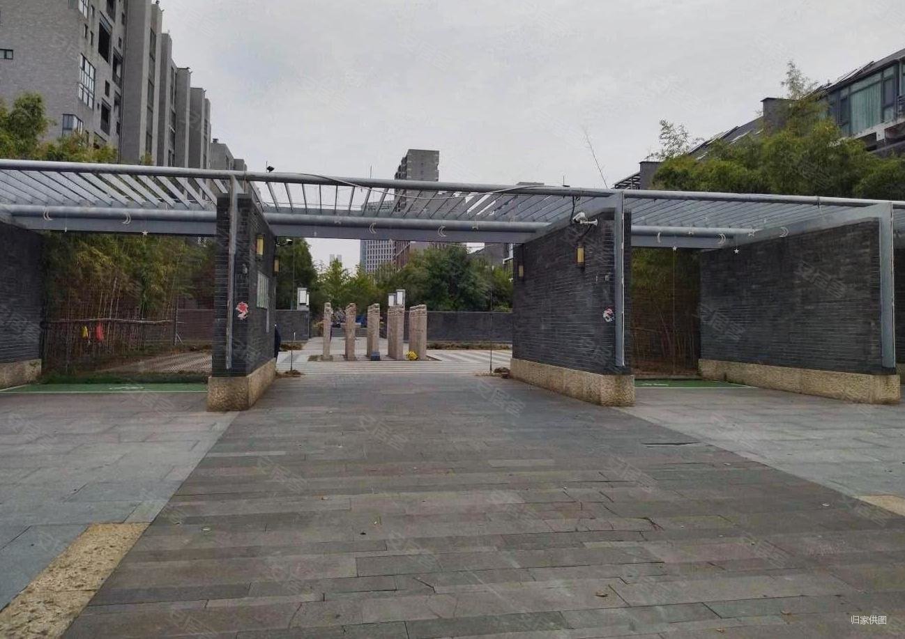 急售中航樾府 次新房 精装复式 中间楼层 总价低一楼带房间