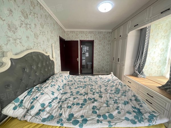 青岛市南江西路金华公寓第一次出租 江西路地铁口3号线 品牌家装 套三