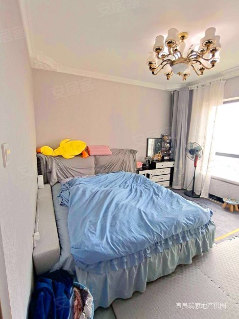 小区位置好,房子新干净清爽,位于宜良县医院对面,东方雅典城二手房