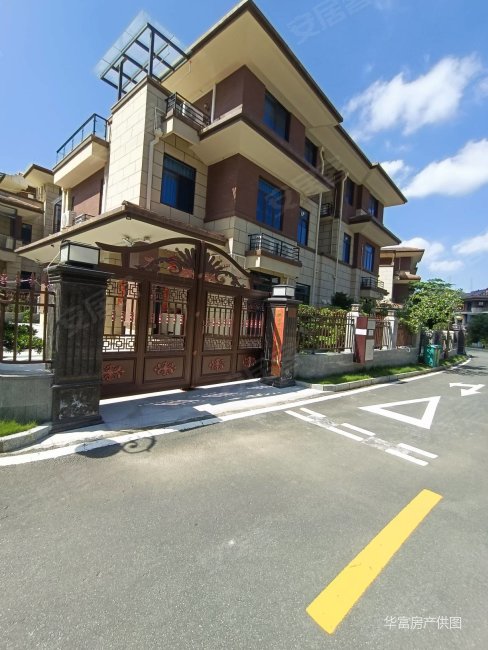 碧桂园边位别墅带200多平大花园五房诚心出售