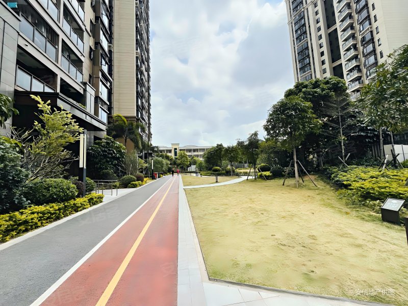 自己住的保养好 诚心出售 次新小区 随时看房,阳光城愉景湾二手房,160