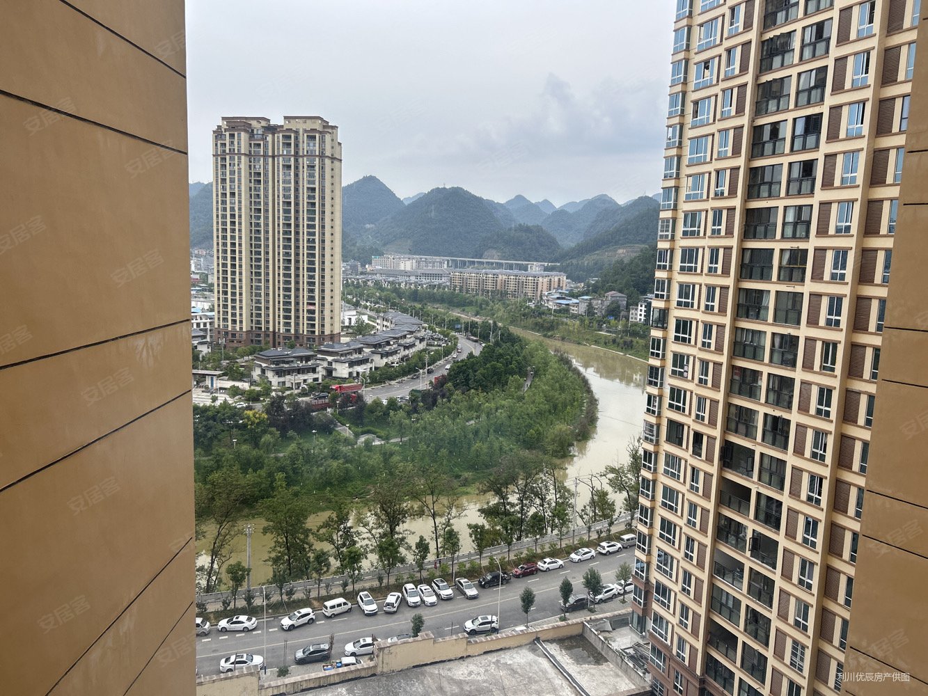 麓岛国际4室2厅2卫133㎡南北55.8万