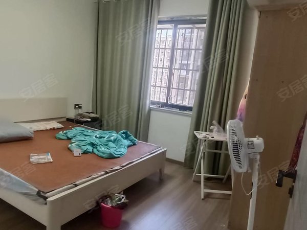 市医院附近,兰田小区,精装修,设备齐全,拎包入住,看房方便