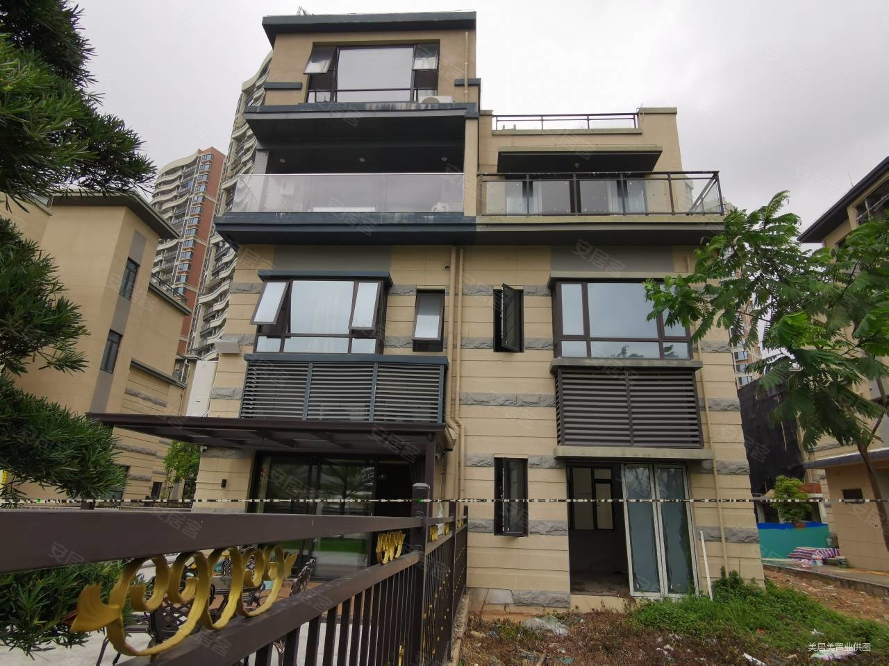 君汇半岛(别墅)6室2厅4卫173.66㎡南北850万