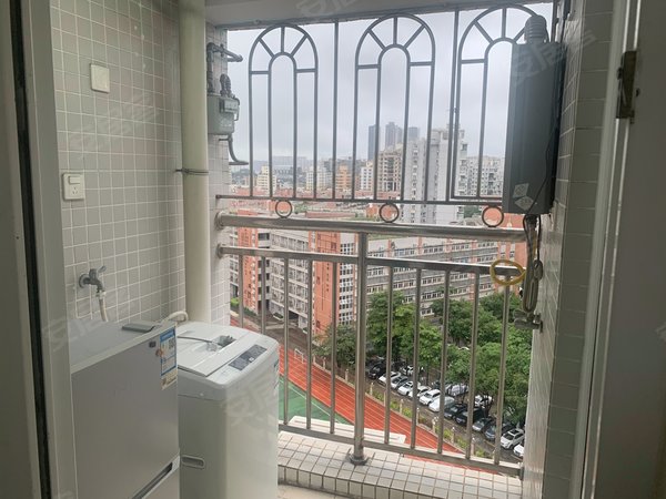 【多图】鑫茂公寓,龙华租房,地铁口精装大单间,首月租金八折,仅押一