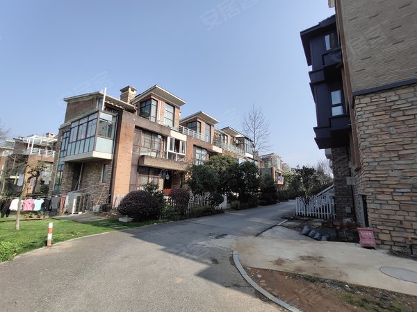 杭州富阳银湖三江鸣翠蓝湾(别墅)银湖核心位置 自住精装排屋别墅清爽