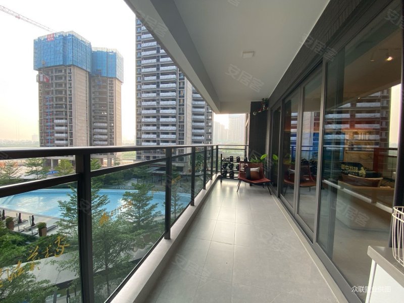 时代水岸精装4房 一览溪河夜色 倍享惬意生活