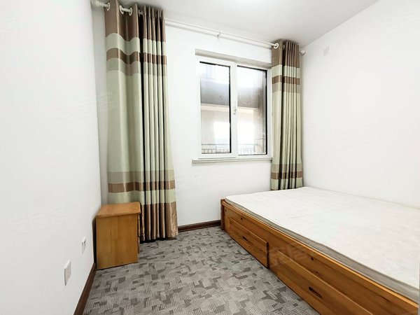 青岛黄岛长江路黄海铂寓两台空调 城市传媒附近 精装套二 家电齐全