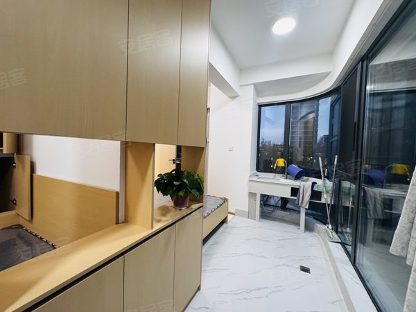 金华婺城湖海塘映湖华府金华罕见大平层6房超大客厅落地窗超大衣帽间全屋智能家居房源多出租房源真实图片