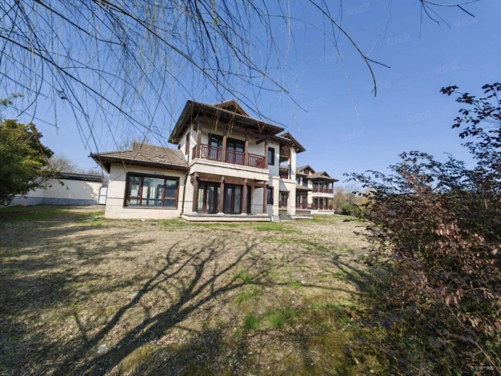 太湖边超高性价比的独栋别墅私家花园随时看房