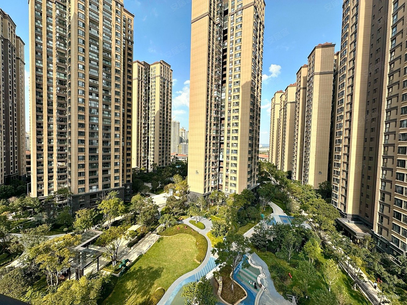 俊发星湾俊园3室2厅1卫89㎡东南113万