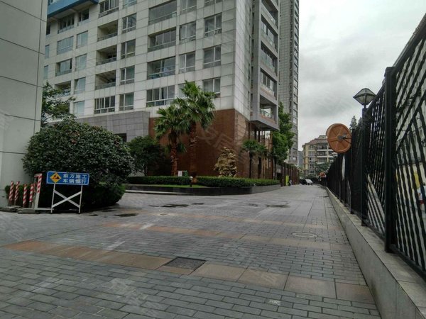 上海长宁中山公园畅园江苏路品质小区高区三房带车位小区有游泳馆健身