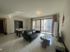顺德龙江盈信城市广场2600!碧桂园珑悦四房出租!价钱实惠 !家电齐全!出租房源真实图片