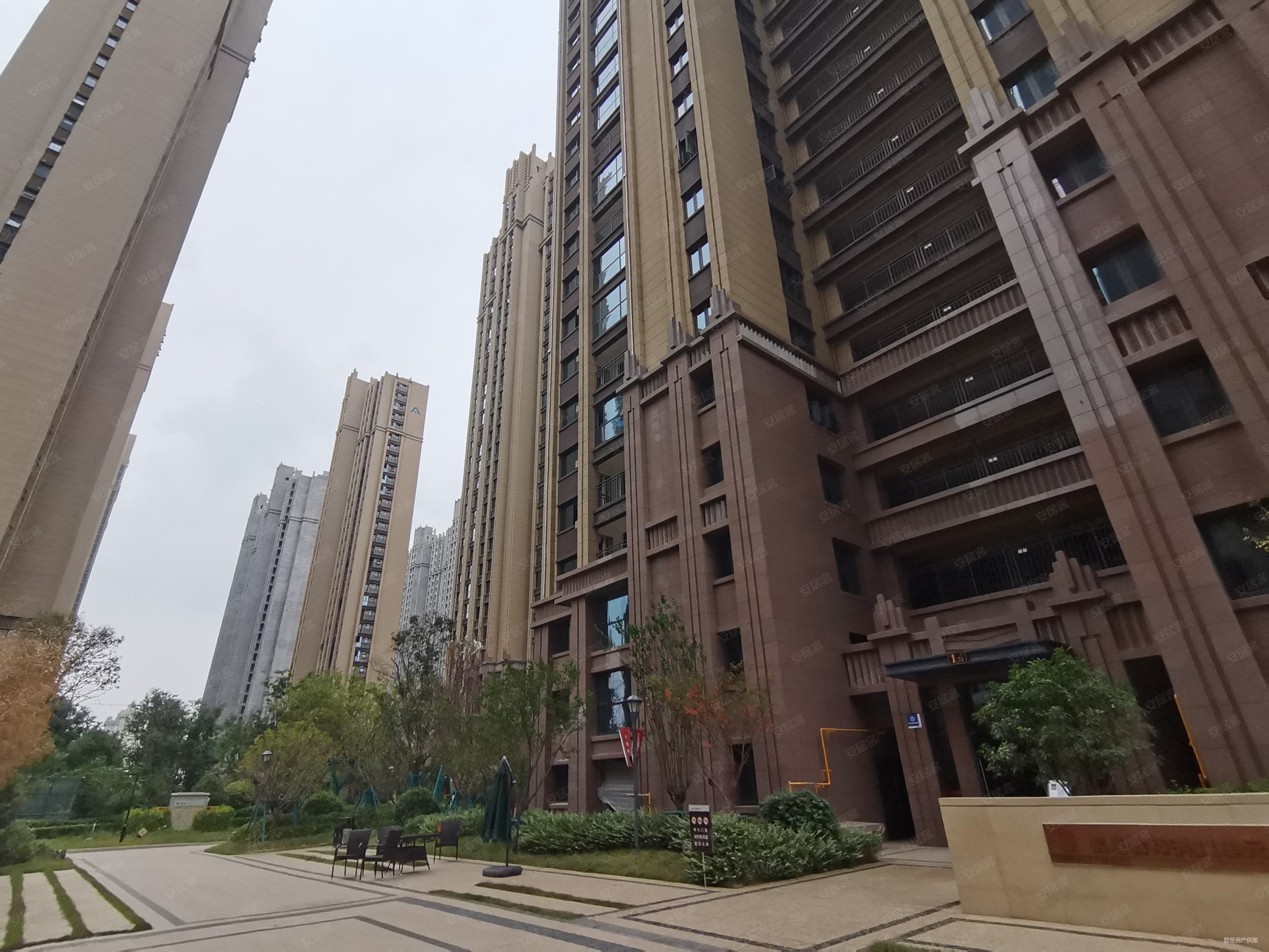 建业贰号城邦3室2厅2卫132㎡南北113万