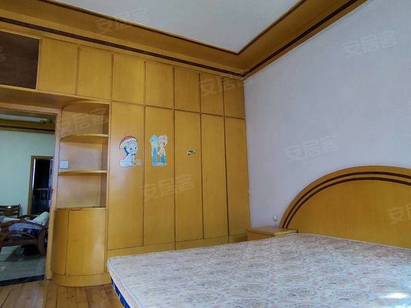 苏州太仓城厢果园一村梅园新村旁边 果园一村 朝南带阳台 大房间600月