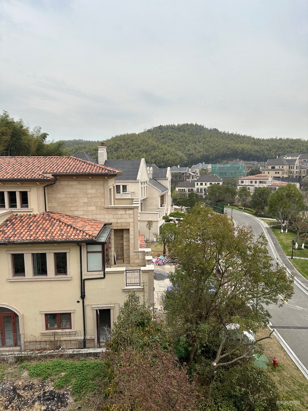 九龙湖畔独栋别墅中庭位置大花园英伦风格