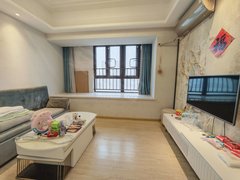 武汉汉阳四新绿地悦澜湾公寓 武汉三中正对面 精装修两室一厅 随时看房出租房源真实图片