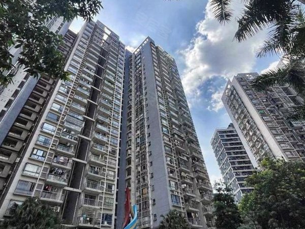 深圳龙岗平湖华南西苑华南城地铁口小区2房75平,客厅出阳台,民水民电