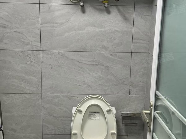 金华武义县武义城北壶山广场(商住楼)壶山广场单身公寓，一室一厅一厨一卫出租房源真实图片