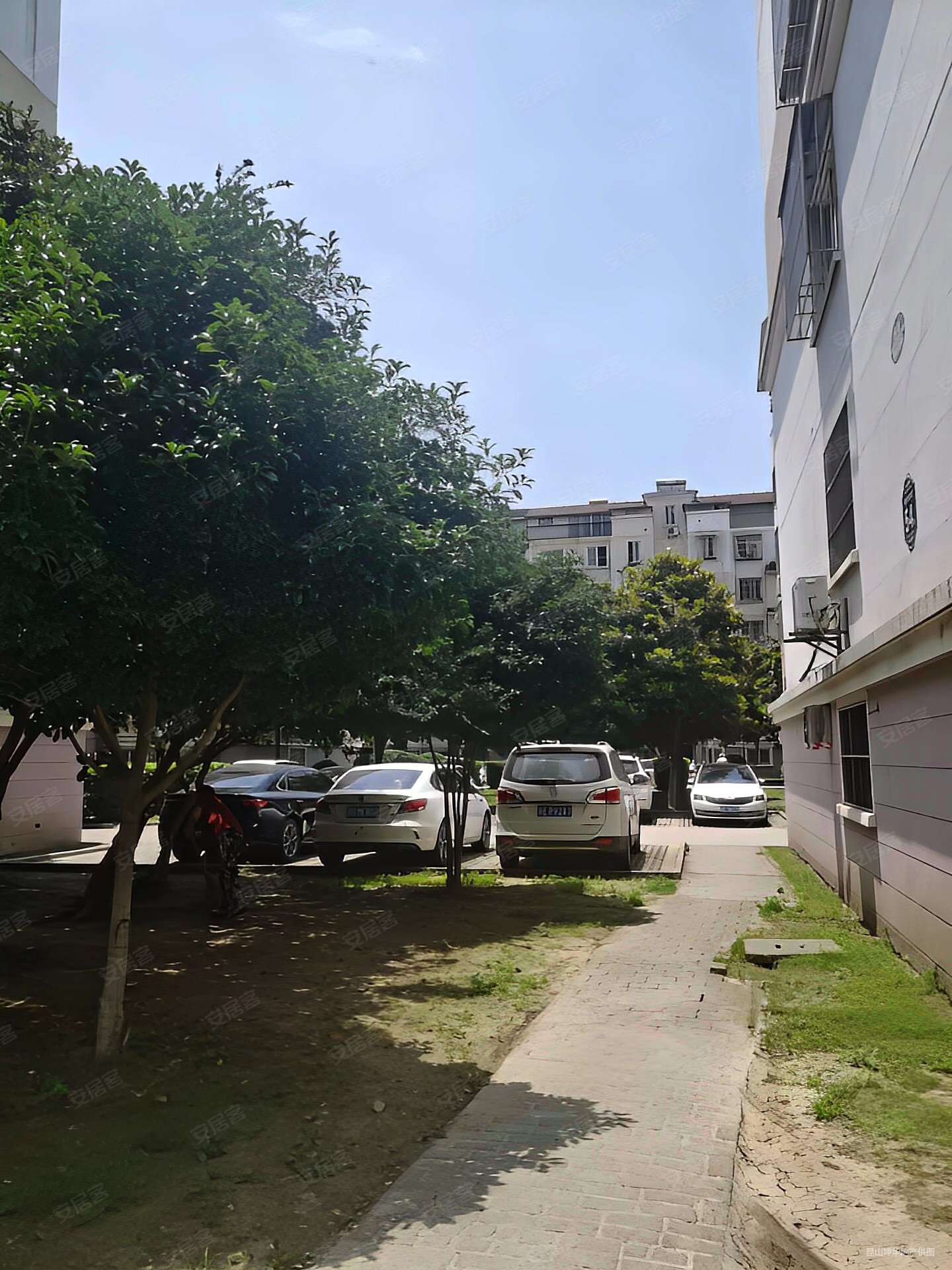 枫景苑b区3室1厅1卫90.98㎡南105万