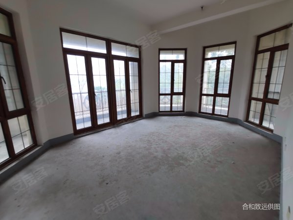 聆湖丽墅沿湖庄园花园6亩可停游艇可随意改造随时看房