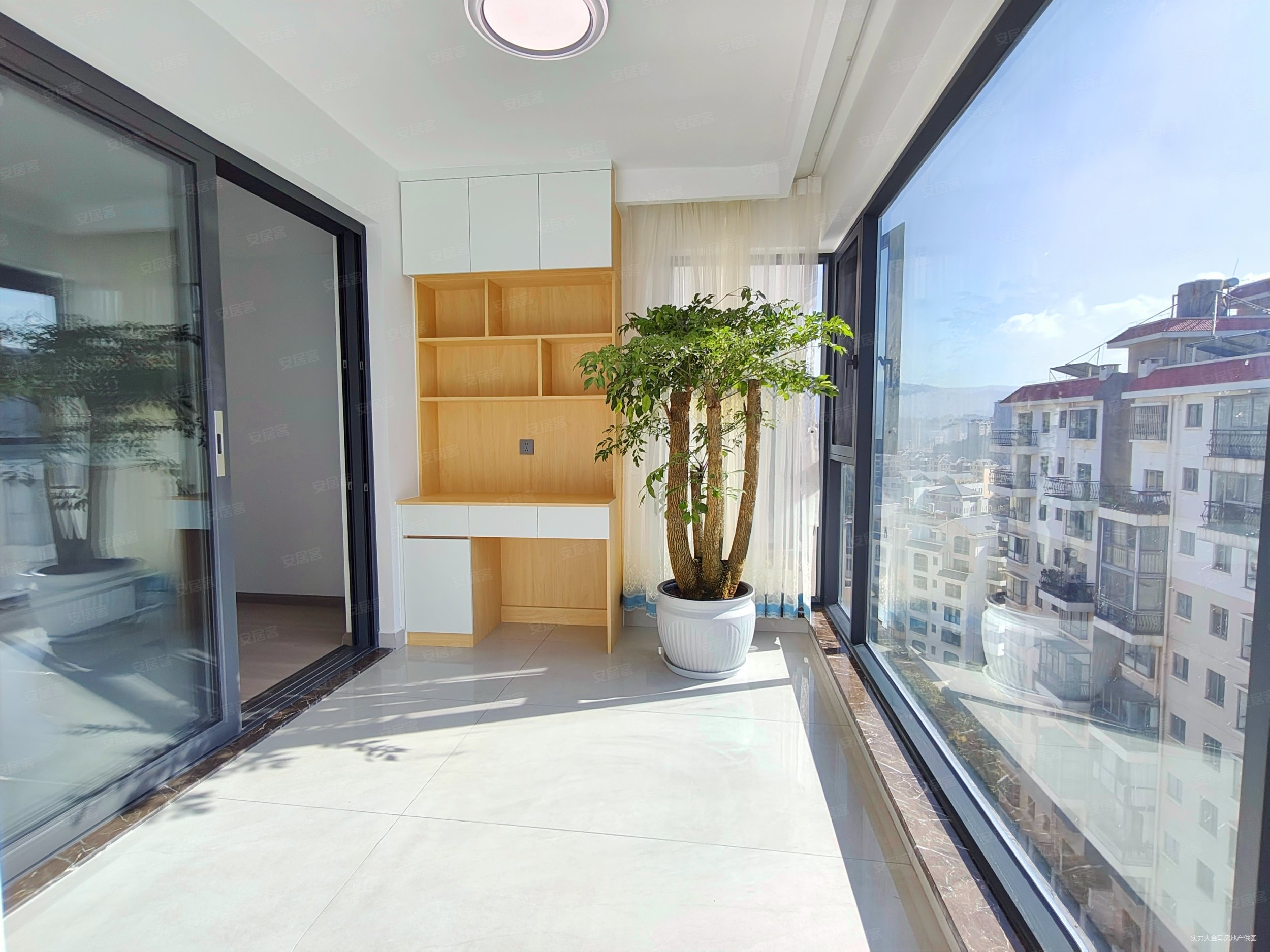 昆华苑浅山逸城6室3厅4卫237㎡南北136万