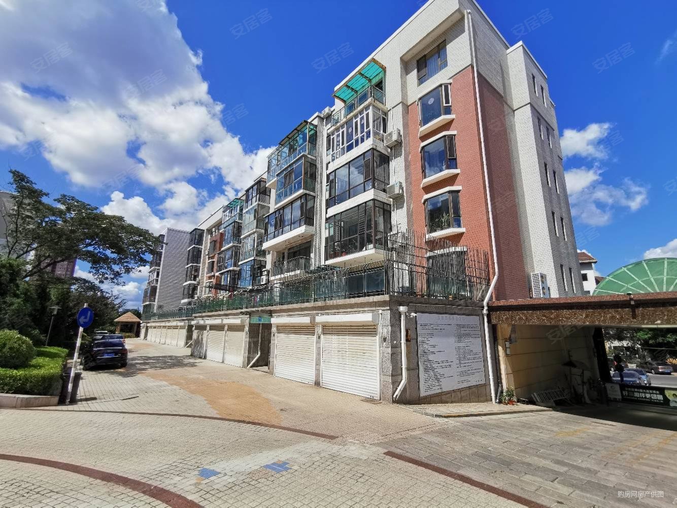 宏都嘉园4室2厅3卫246㎡南北630万