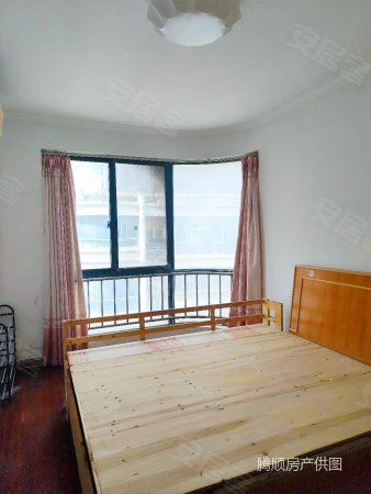 云顶花园精装两室两厅出售,可做三房中上楼层,前排景观好