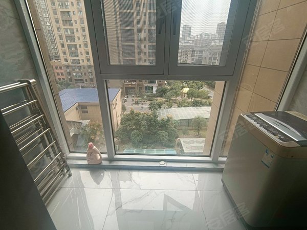 武汉汉阳建港鹦鹉名邸鹦鹉名邸 2室2厅1卫 电梯房 90平 精装修出租