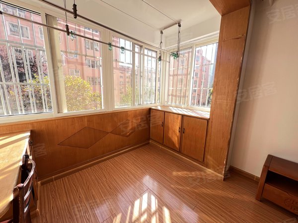 青岛崂山金家岭丽海花园一小区丽海花园二居室 南北通透 精装修拎包