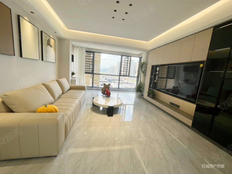 新妇幼对面,利通长兴城,电梯中层四房两厅两卫,看房方便