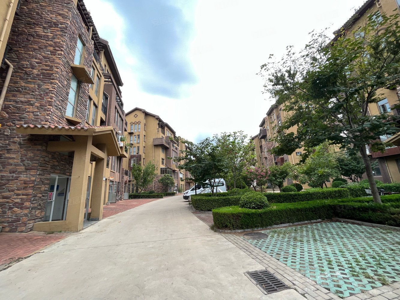 意大利风情小镇托斯卡纳小区步梯三楼全新装修两居室!十几万!