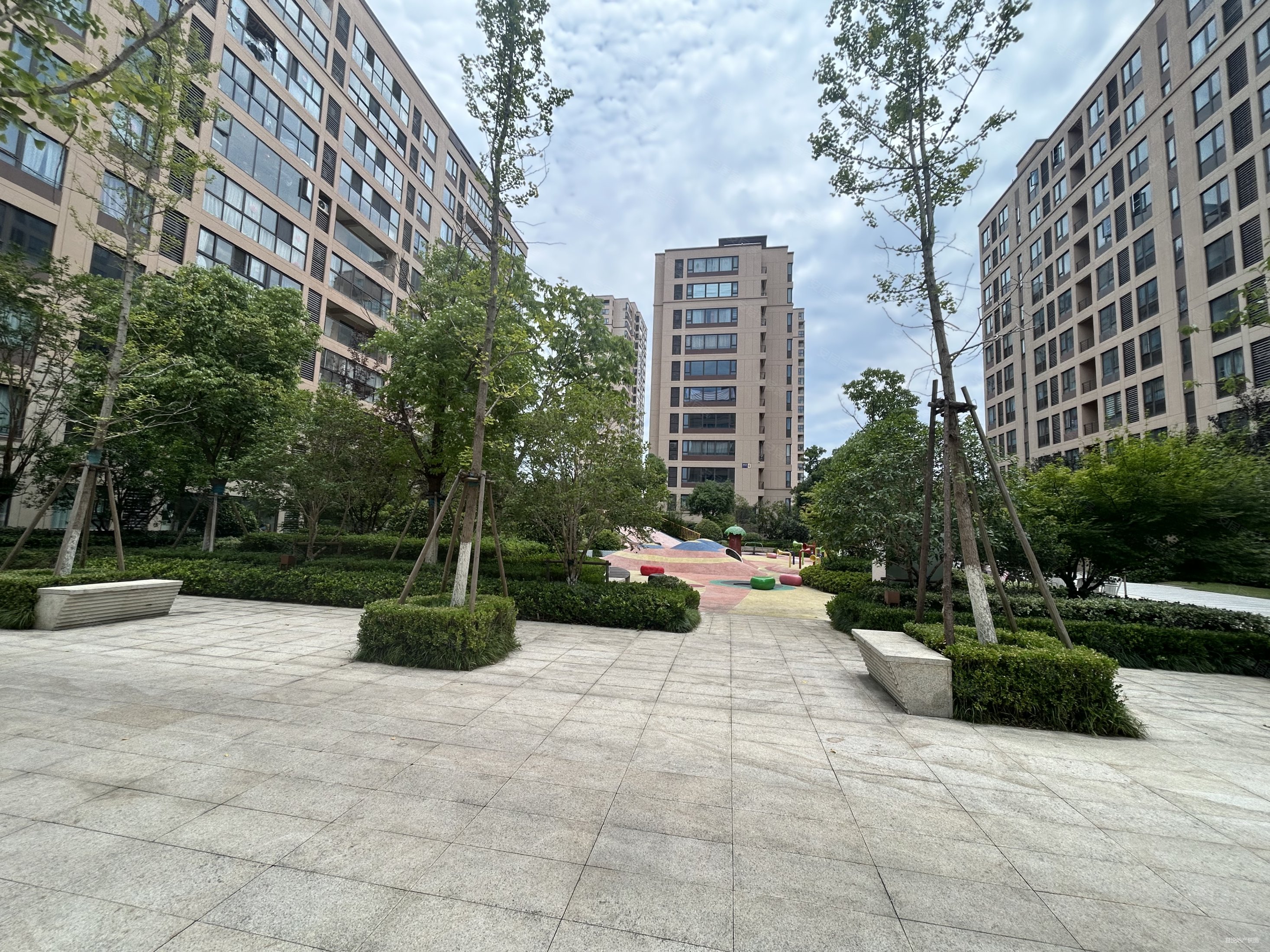 香樟国际3室2厅2卫107㎡南北163.5万