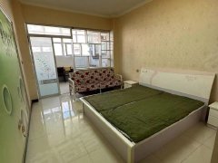 喀什喀什市喀什城区中亚商贸城3楼，一室一厅一卫，家具家电齐全，拎包入住。出租房源真实图片