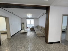 阜阳颍上解放北路管仲学校旁,管仲新村3室出租,客厅有立柜式空调,拎包入住。出租房源真实图片