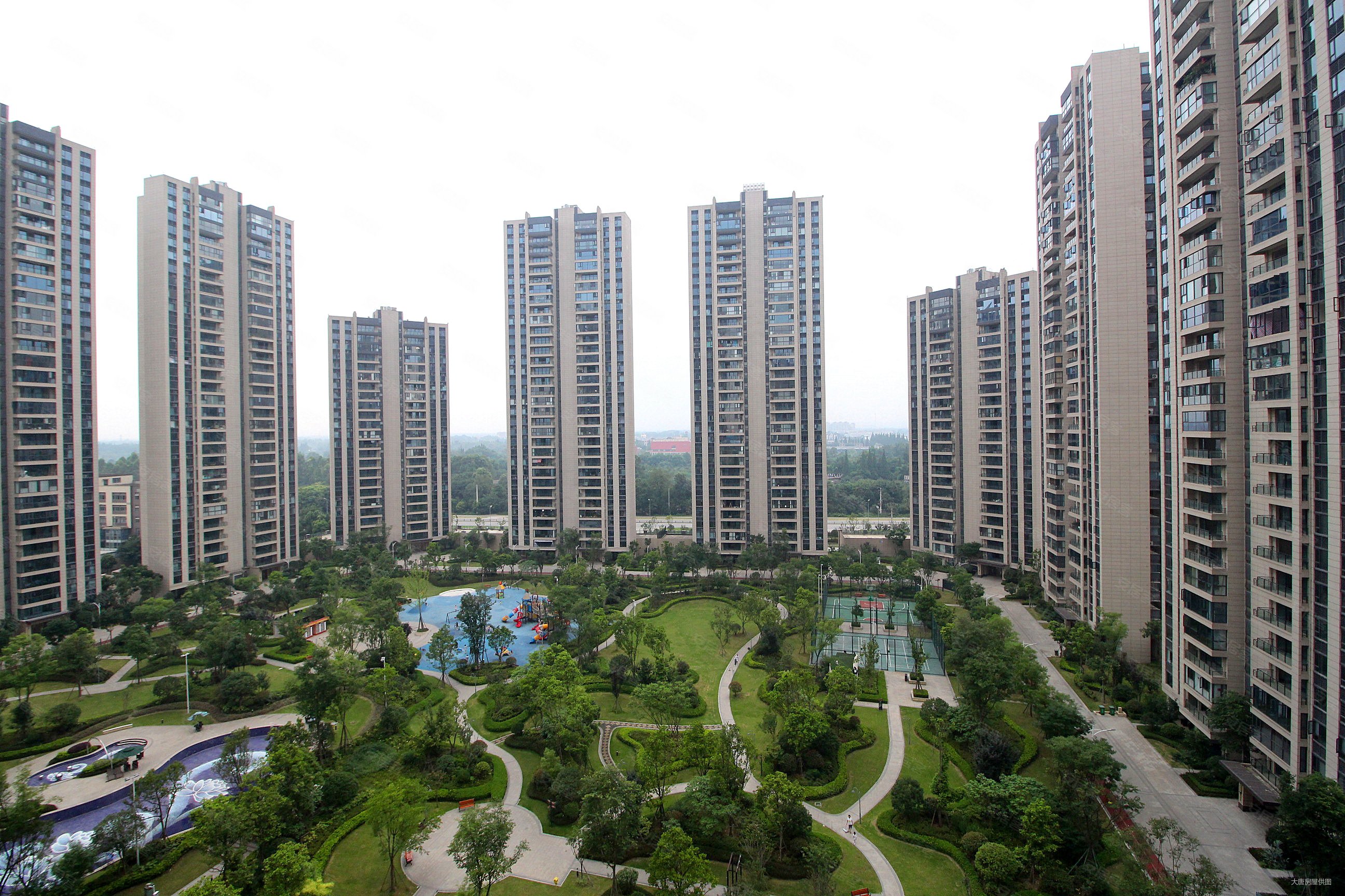 地铁口大横厅 彭镇站体育馆 次新小区 套四双卫,碧桂园海德公园二手房