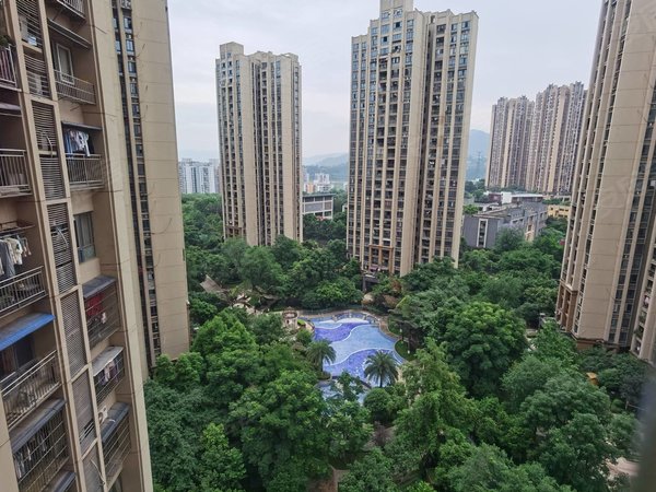 重庆南岸弹子石锦江华府电梯房整租,有外阳台,楼下就是车站,随时看房