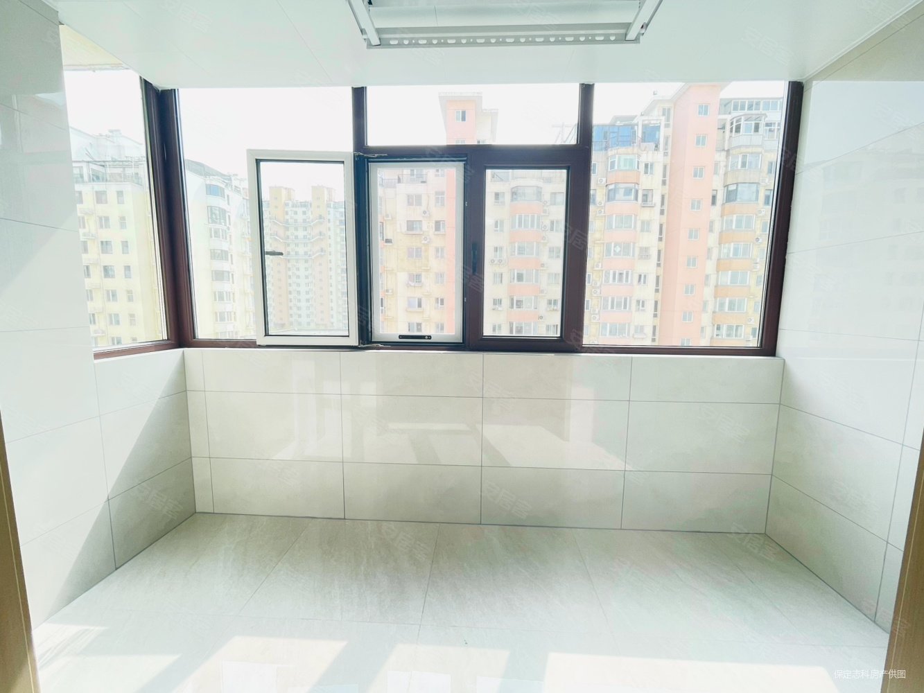 世纪华庭3室2厅2卫152㎡南北119.69万