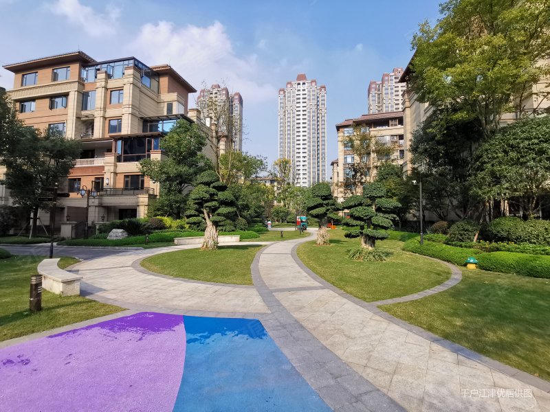 恒大金碧天下山屿湖3室2厅1卫108㎡南北92万