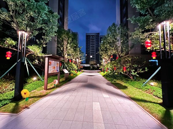 广州花都镜湖大道桐悦花园(花都湖)望花园复式4房3卫,环境好,入住率高