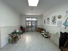 宜城华龙中心宜城城区南街小薛附近 三室两厅 带一个花园 阳光充足出租房源真实图片