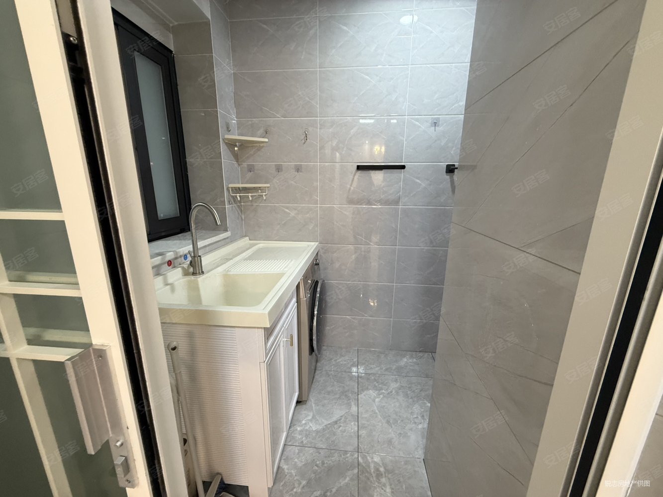 御学府小区4室2厅2卫144㎡东南128.8万